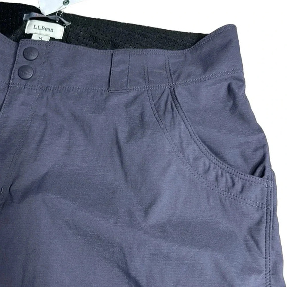 L.L.Bean  shorts Women size 14 . Utility shorts. 4 zipper pockets plus 2 more. - Picture 4 of 15